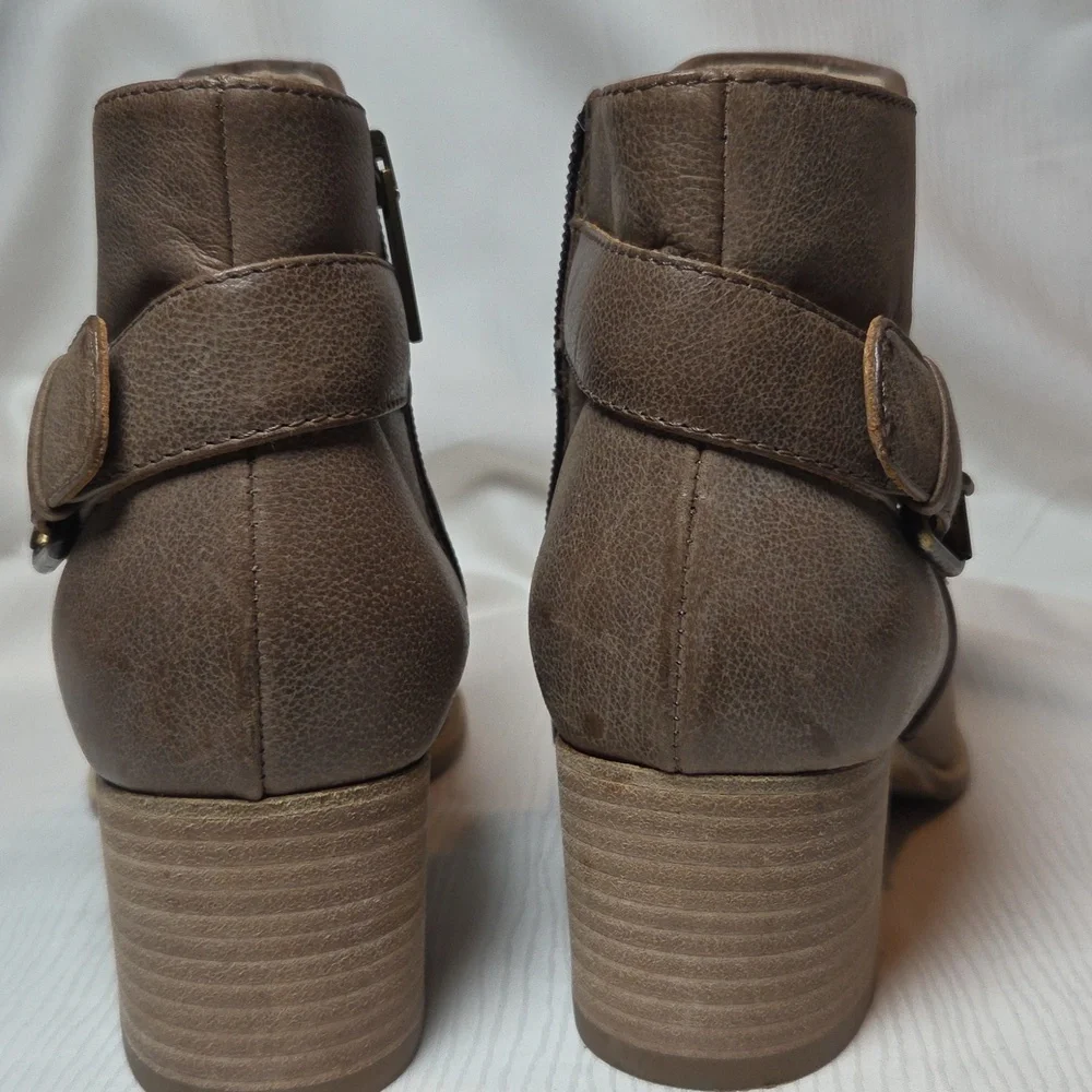Aquatalia Taupe Ankle Booties with Buckle/Tan Sz 7 1/2. - Picture 5 of 8